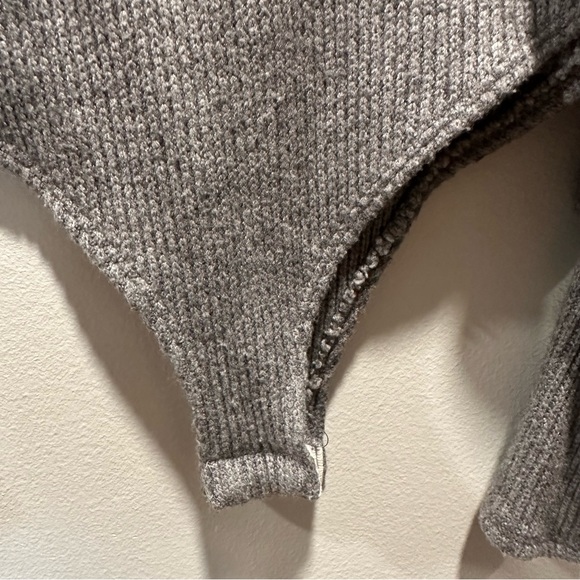 Akira Ribbed Puff Long Sleeve Mock Neck Gray Knit Bodysuit Women’s size S - Picture 7 of 8